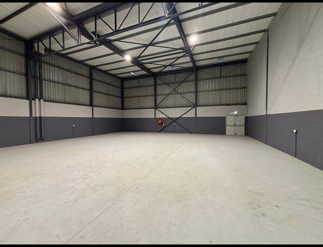 519M² WAREHOUSE TO LET IN STIKLAND INDUSTRIAL